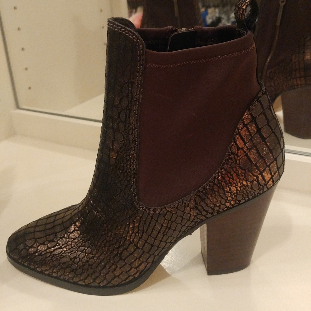Donald J Pliner Senor AG bootie.